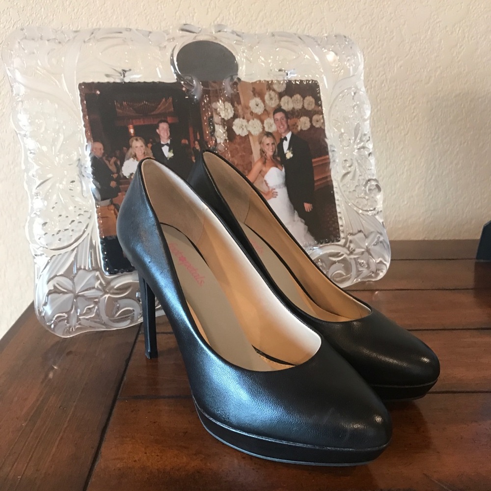 Gianni Bini black pumps
